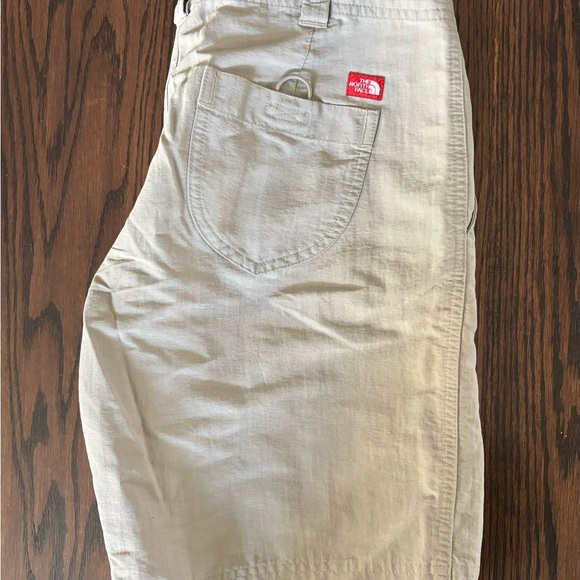 The North Face Cargo Hiking Shorts - Picture 3 of 6